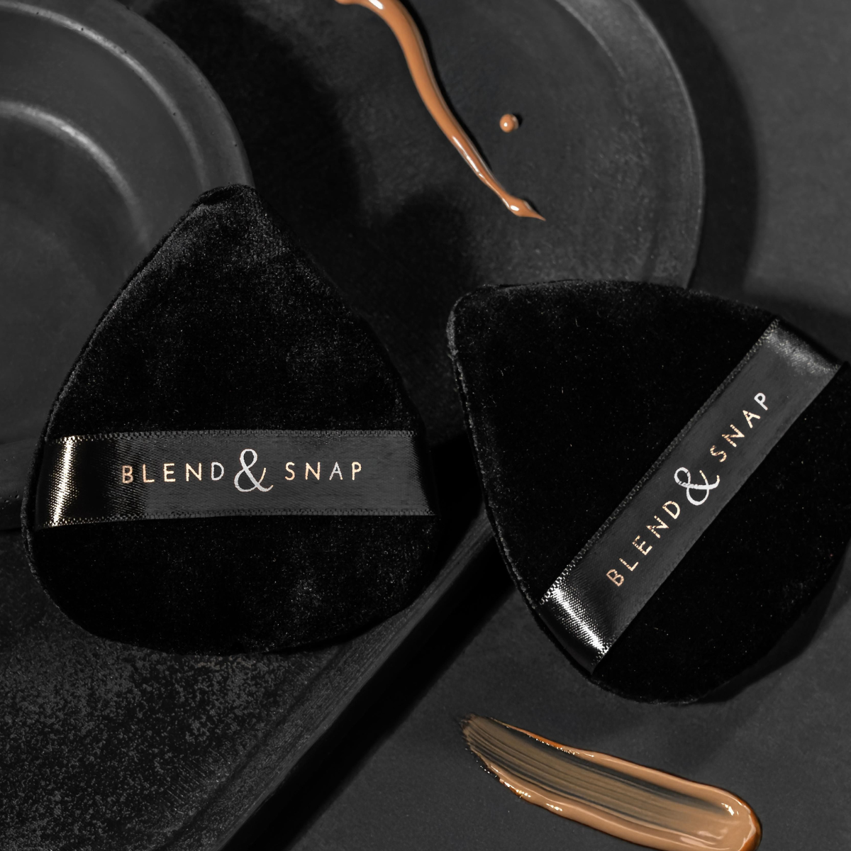 Blend & Snap Mini Sponge with precision tip for under-eye concealer